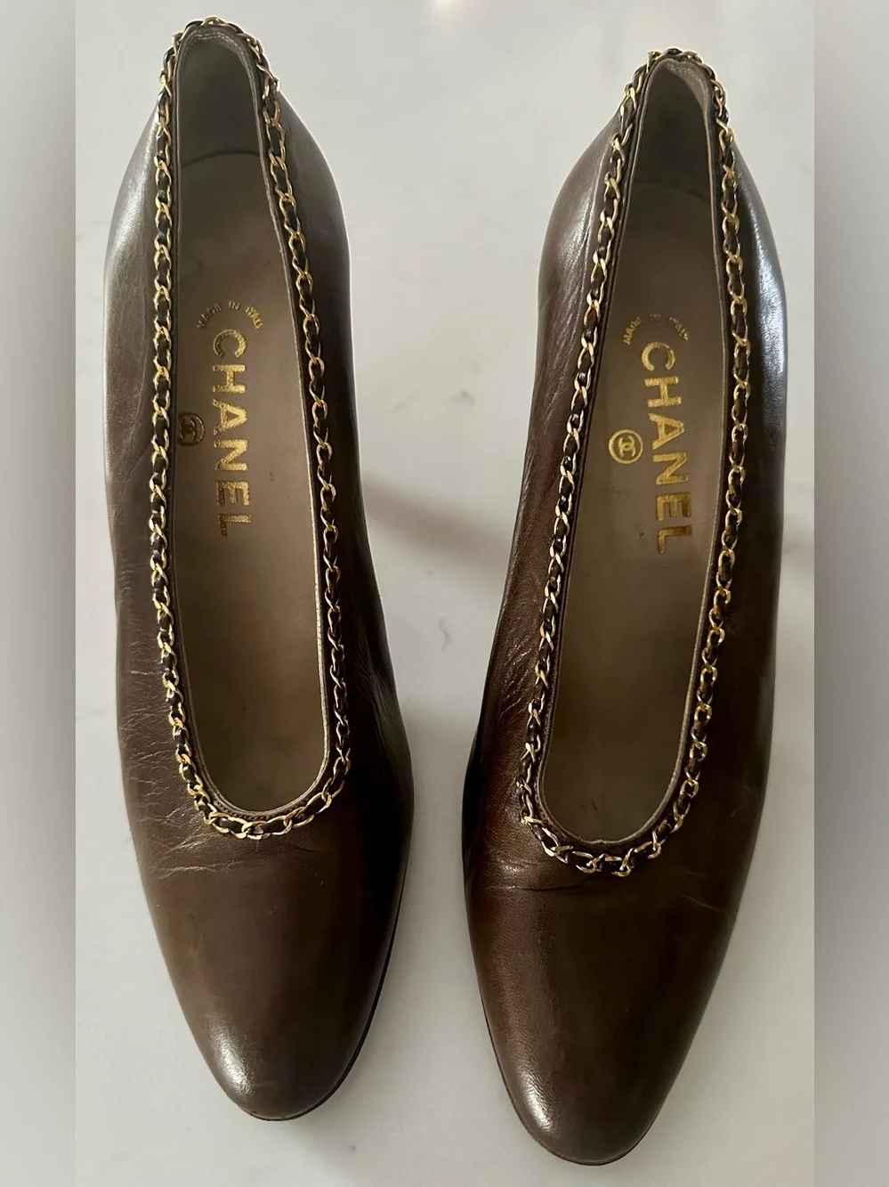 Vintage CHANEL Brown Leather Chain-Trim Pumps Size 37.5 EUC